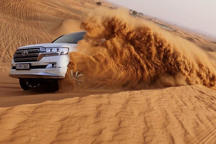 Dubai 4-timmars safari i röda öknen, kamelridning, sandboarding och falk