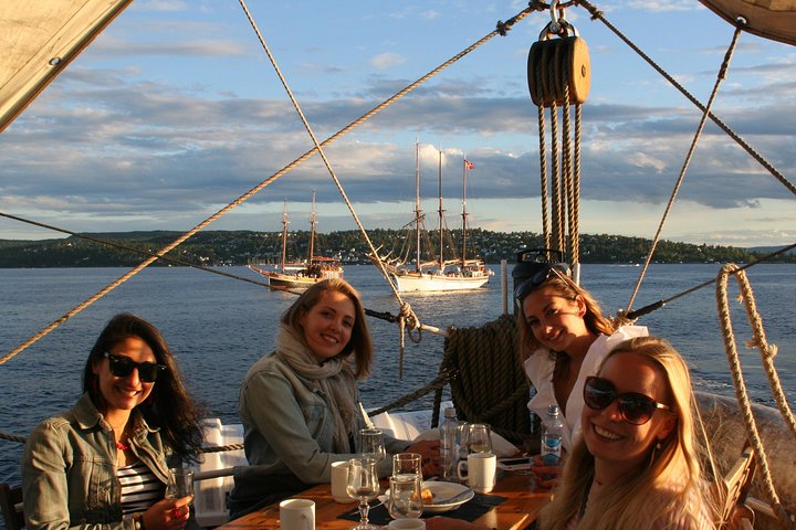 2 - Crucero turístico de una hora por el fiordo de Oslo