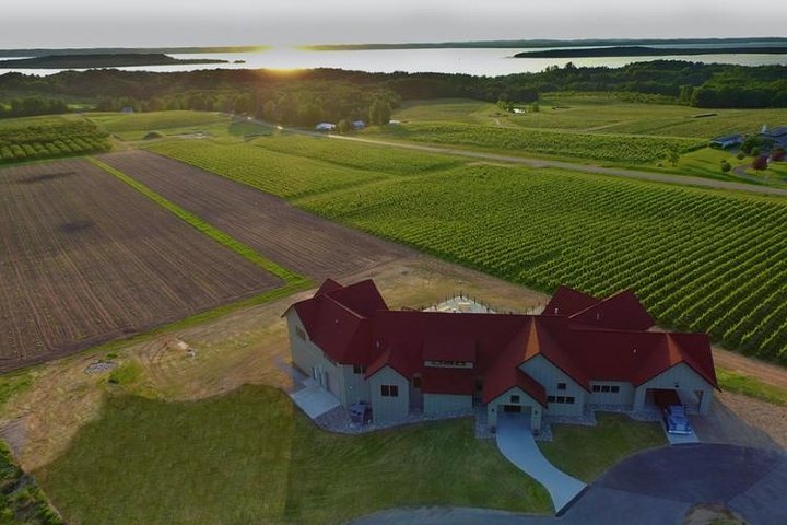 Excursão Traverse City Wine de 5 horas: 4 vinícolas na Old Mission Peninsula