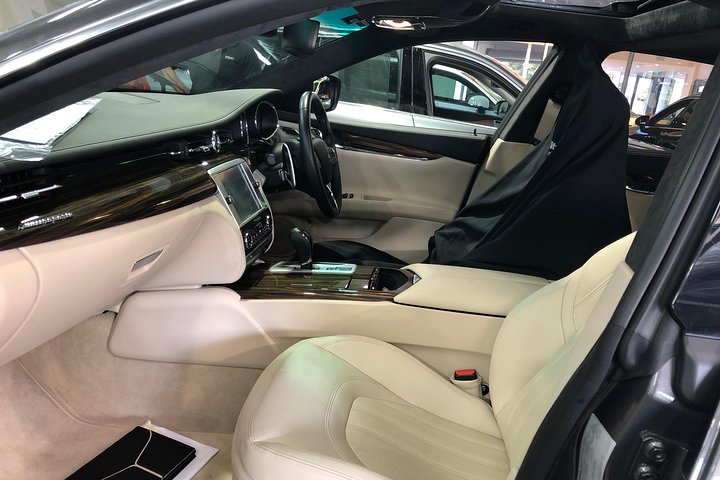 Maserati Quattroporte Limousine Transfer vom Flughafen Cairns in die Stadt