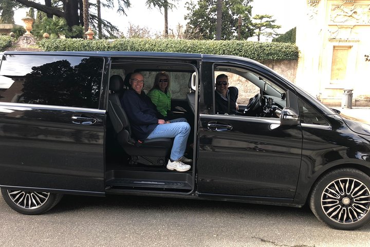 Fiumicino Lufthavn private overførsler med luksus Mercedes varevogn
