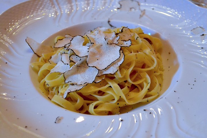 Experiencia de caza de trufas con almuerzo en San Miniato