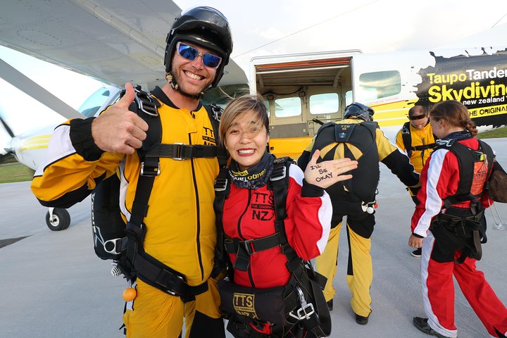 Saut en parachutisme de 3 660 mètres en tandem au Lac Taupo