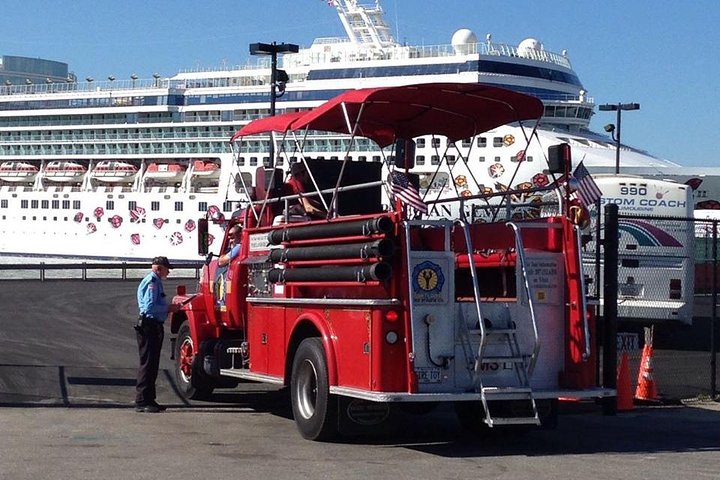 Giro turistico di camion dei pompieri d'epoca di Portland, Maine