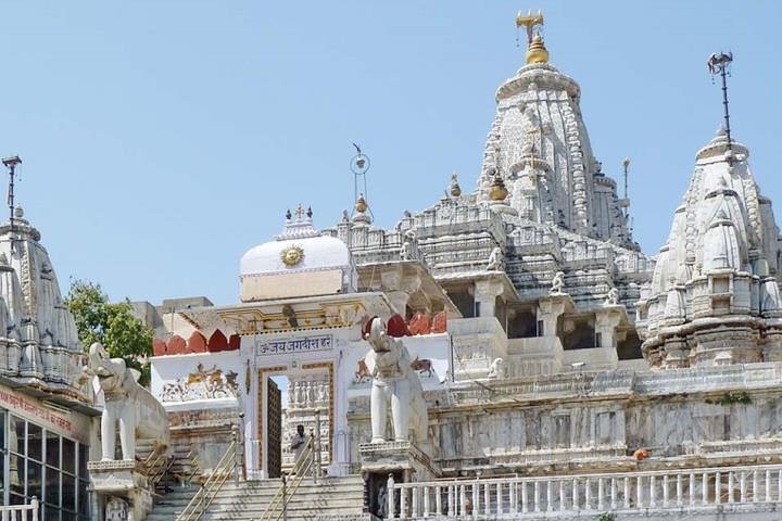 Kumbhalgarh Fort e Jain Temple Tour de dia inteiro de Jodhpur para Udaipur
