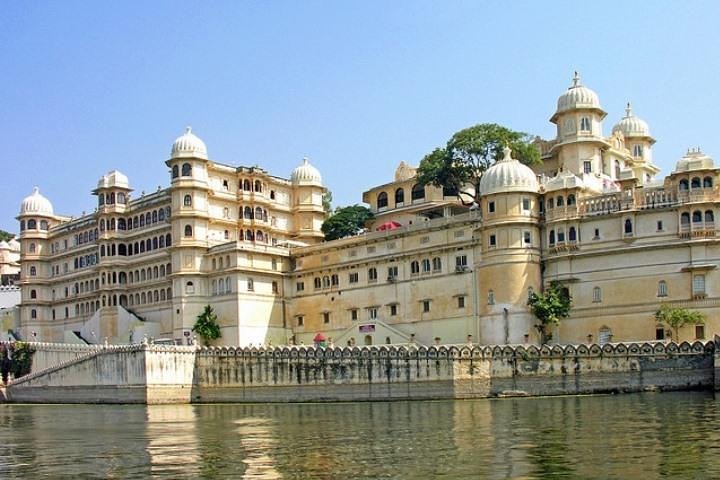 Kumbhalgarh Fort e Jain Temple Tour de dia inteiro de Jodhpur para Udaipur