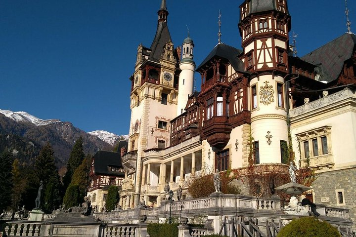 Castelo de Peles, Castelo de Bran, Fortaleza Rasnov e Mosteiro Sinaia saindo de Brasov