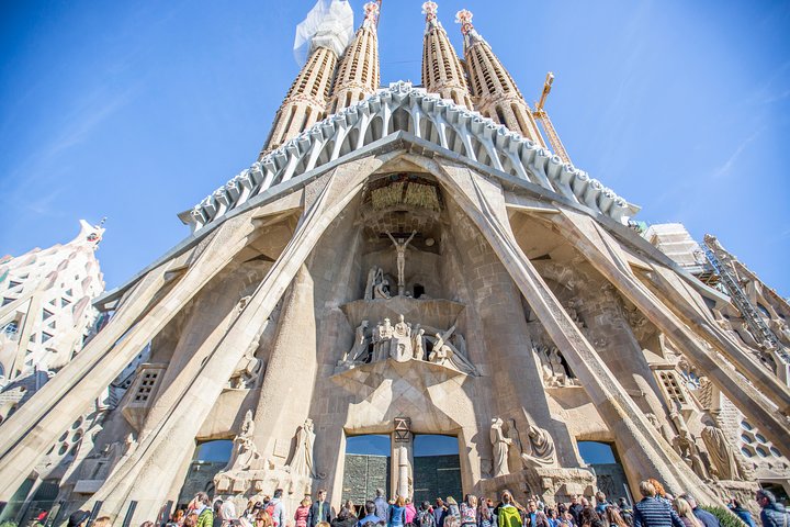Visita guiada por la Sagrada Familia con acceso a las torres