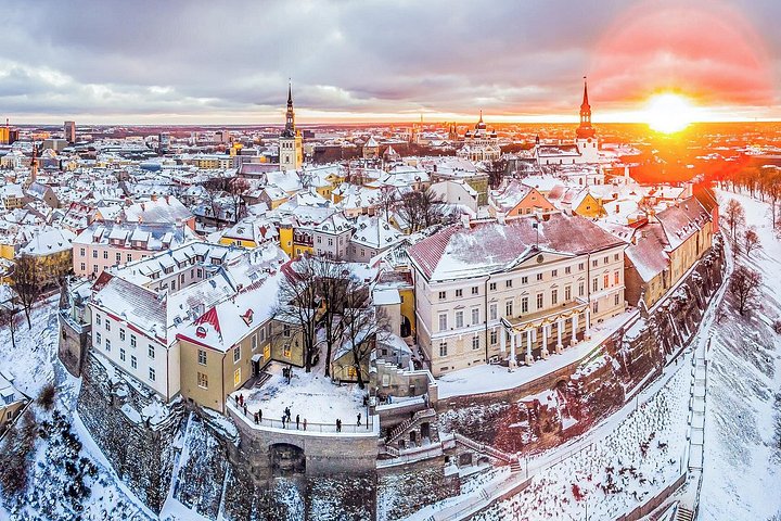 Tour of Tallinn Old Town and Bastion Tunnels