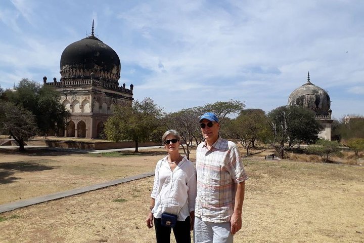 Halvdagstur i Hyderabad til Golkonda-fortet og Qutub Shahi-gravene i privat bil