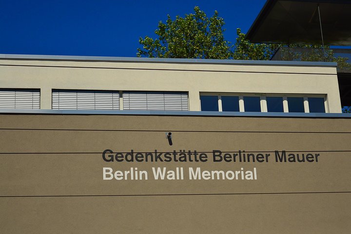 Escursione a terra a Warnemünde: tour privato dei luoghi della seconda guerra mondiale e della guerra fredda a Berlino