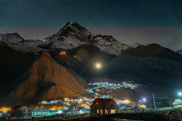 Højdepunkter i Kaukasus-bjergene-Jinvali, Ananuri, Gudauri, Kazbegi (gruppetur)