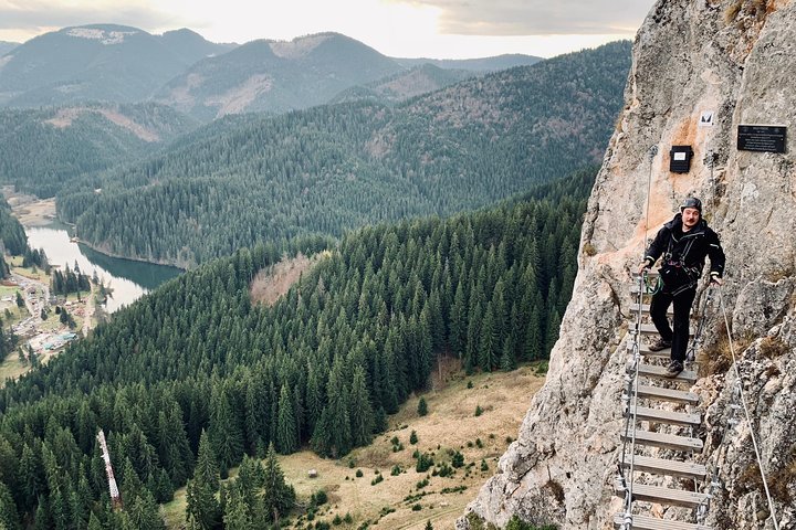 Via Ferrata Tour i nærheten av Red Lake (Lacu Rosu)