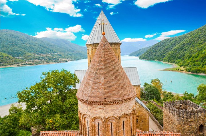 Højdepunkter i Kaukasus-bjergene-Jinvali, Ananuri, Gudauri, Kazbegi (gruppetur)