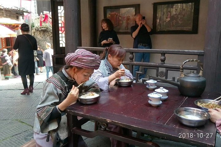 Privétransfer van Fenghuang naar Guilin en stopt bij Hongjiang