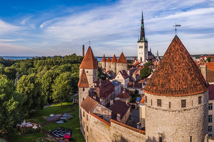 Tour of Tallinn Old Town and Bastion Tunnels