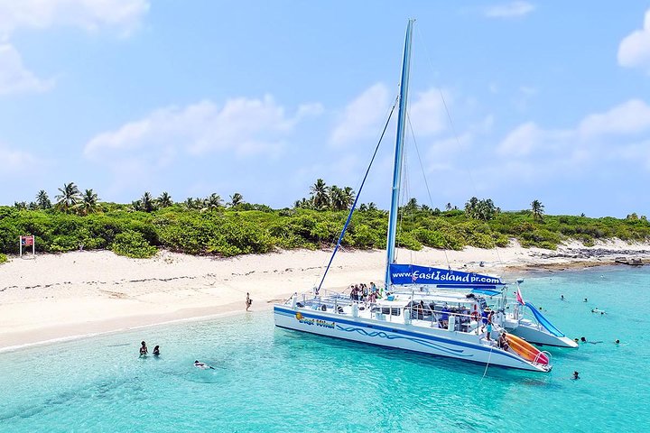 Vela di un giorno in catamarano per l'isola di Icacos da Fajardo