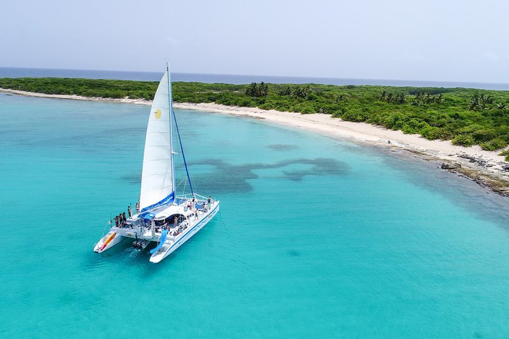 Vela di un giorno in catamarano per l'isola di Icacos da Fajardo