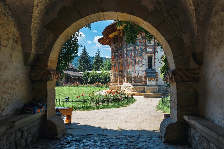 Dagstur fra Iasi til UNESCO Painted Monastery i Bucovina