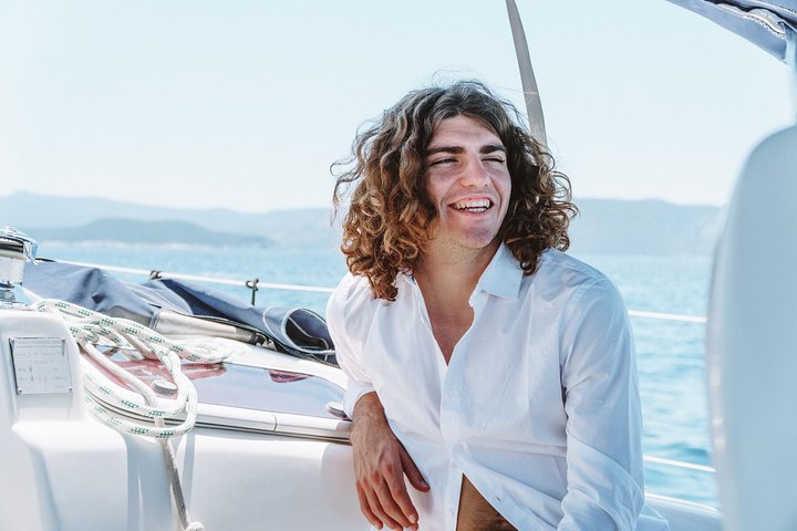 Mezza giornata in barca a vela su uno yacht confortevole intorno alle isole di Hvar e Pakleni - piccolo gruppo