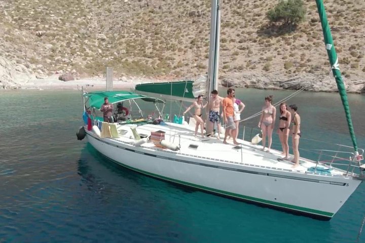 Excursion d'une journée pour faire de la plongée avec tuba et de la voile à Greek Shores