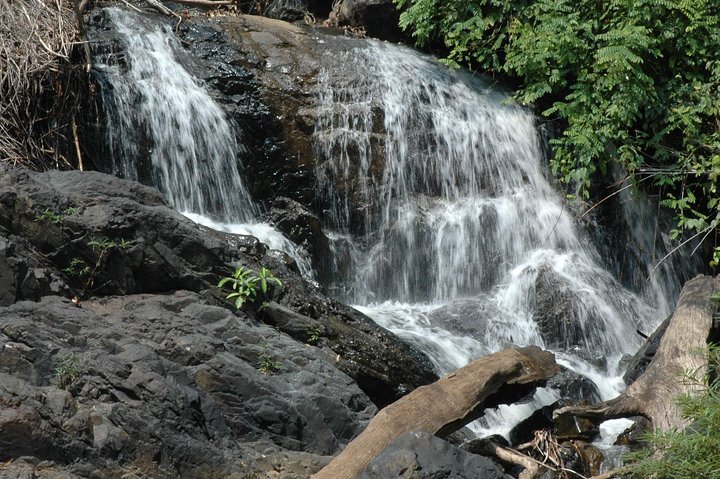 Kultur- & Naturführung: KMT Village, Pha Sua Wasserfall, Pang Oung