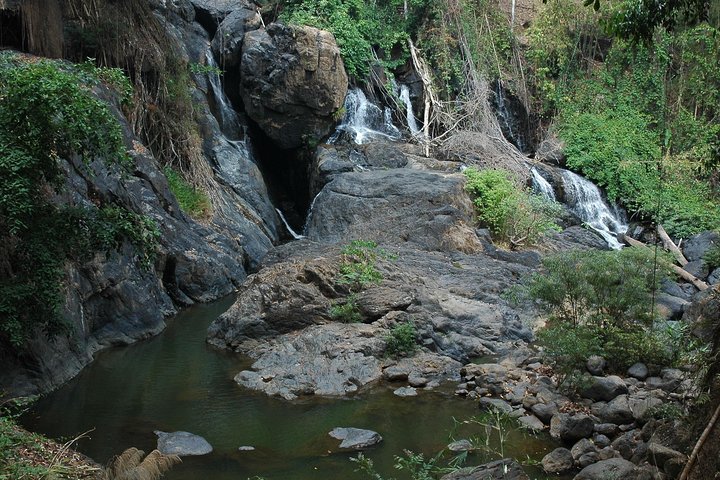 Kultur- & Naturführung: KMT Village, Pha Sua Wasserfall, Pang Oung