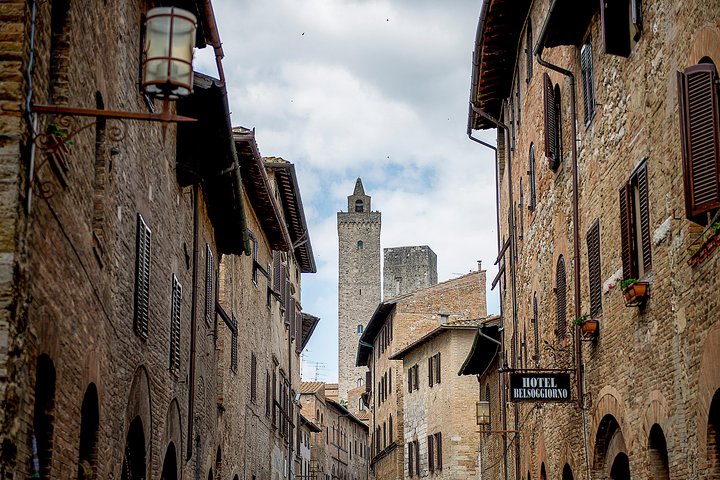 Excursion d'une journée en Toscane au départ de Florence : Sienne, San Gimignano, Pise et déjeuner dans une cave