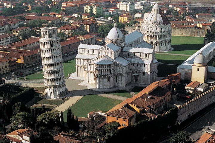 Excursion d'une journée en Toscane au départ de Florence : Sienne, San Gimignano, Pise et déjeuner dans une cave