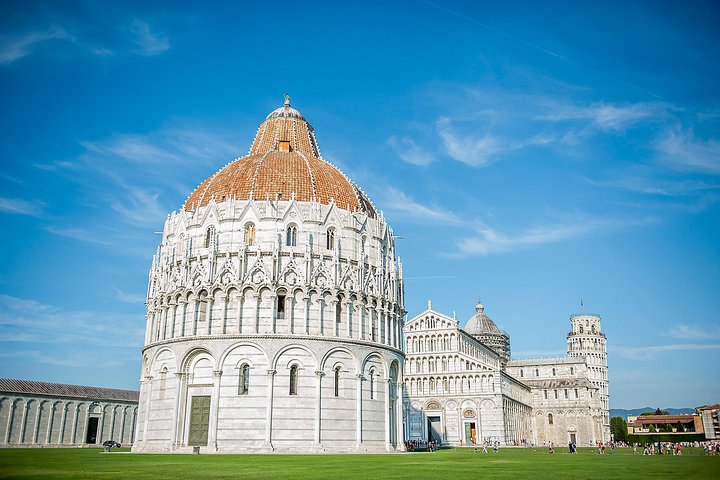 Excursion d'une journée en Toscane au départ de Florence : Sienne, San Gimignano, Pise et déjeuner dans une cave