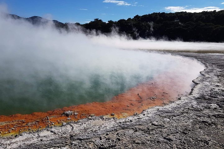 Rotorua baserad liten grupp morgontur Waimangu och Wai O Tapu