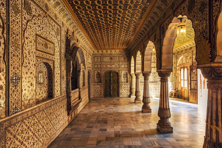 Bikaner Ganztägige Besichtigung mit Bhandeshwari Jain Tempel und Mittagessen