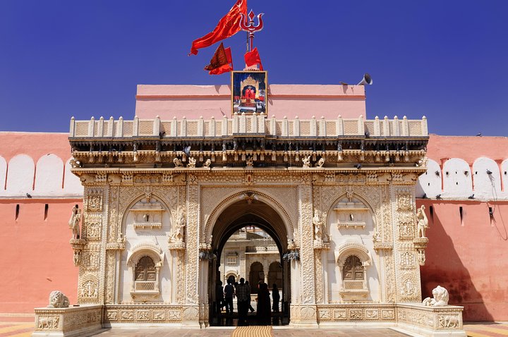Bikaner Ganztägige Besichtigung mit Bhandeshwari Jain Tempel und Mittagessen