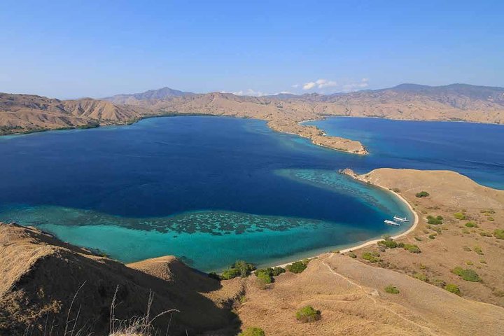 Privétour 4 dagen 3 nachten Komodo op boot, waterval en Rangko-grot