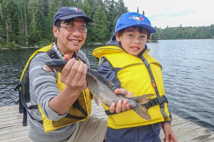 3 heures de pêche à l'achigan et à la truite au parc Algonquin (privé - le prix est pour 1 ou 2 personnes)