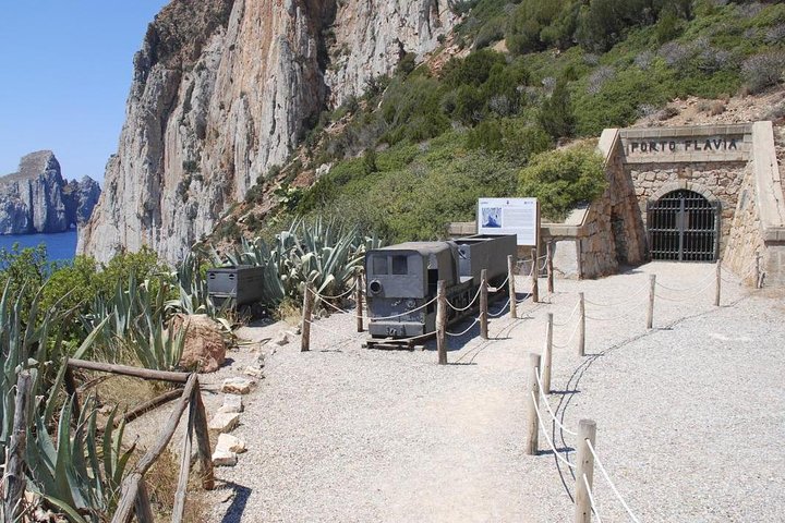 Cagliari : Experiencia privada de día completo en Porto Flavia y cuevas de los Zuddas desde Chía