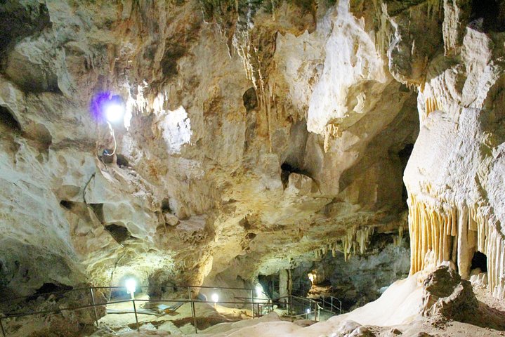 Cagliari : Experiencia privada de día completo en Porto Flavia y cuevas de los Zuddas desde Chía