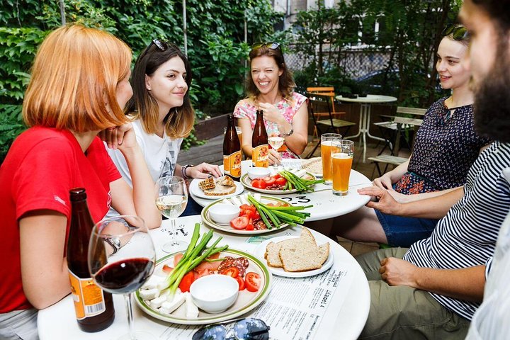 Bucharest Food Lovers Tour: Mercados, degustações e pontos escondidos