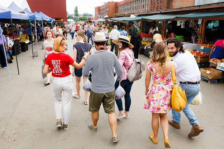 Bucharest Food Lovers Tour: Mercados, degustações e pontos escondidos