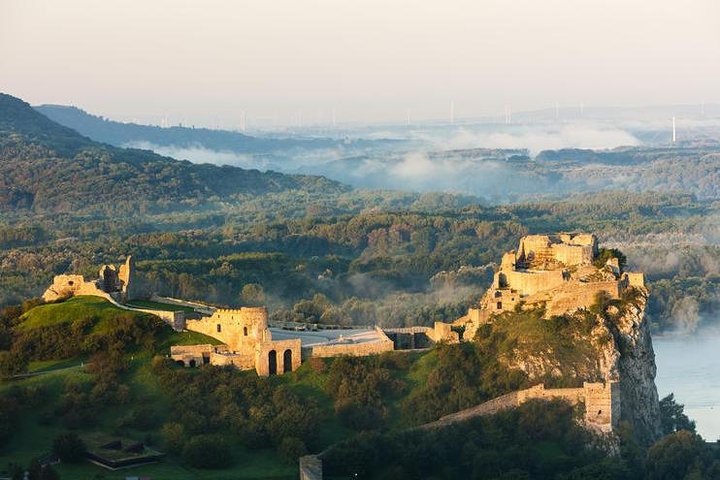 Devin Castle Tour met wijnproeven