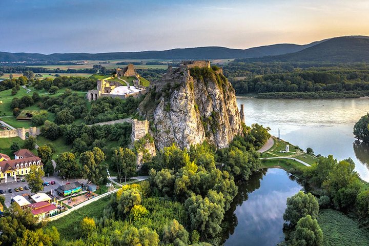 Devin Castle Tour met wijnproeven
