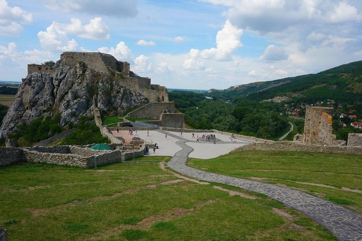 Devin Castle Tour met wijnproeven
