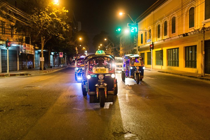 Bangkok om natten: Templer, markeder og mat Tuk-Tuk tur