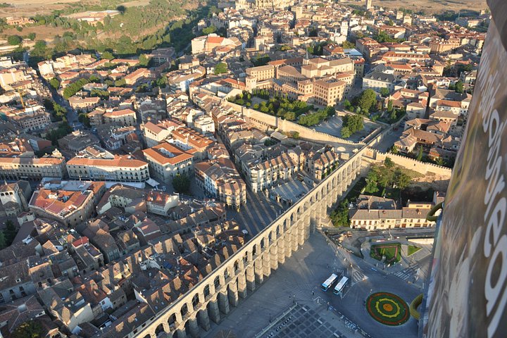 Private Balloon Ride for 2 in Segovia with Optional Transportation from Madrid