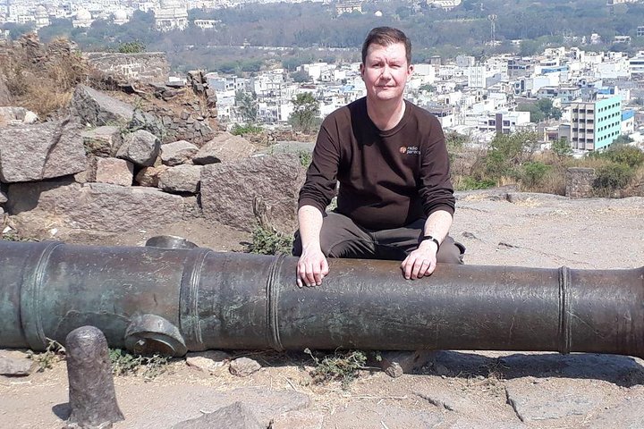 Halvdagstur i Hyderabad til Golkonda-fortet og Qutub Shahi-gravene i privat bil
