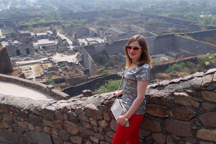 Halvdagstur i Hyderabad til Golkonda-fortet og Qutub Shahi-gravene i privat bil