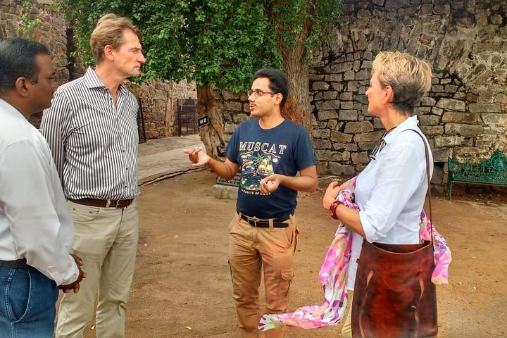 Halvdagstur i Hyderabad til Golkonda-fortet og Qutub Shahi-gravene i privat bil