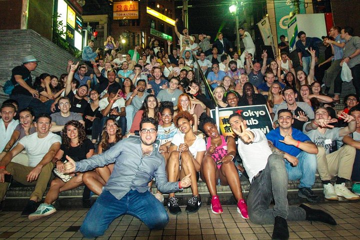 Noche de Pub Crawl en Tokio Fiesta de Vida Nocturna en Roppongi con Entrada a Club