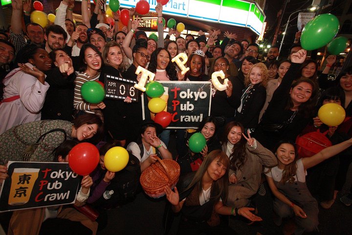 Noche de Pub Crawl en Tokio Fiesta de Vida Nocturna en Roppongi con Entrada a Club