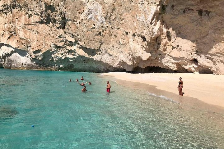 Zakynthos tour de barco: naufrágio & cavernas azuis locais com 3 paradas de natação